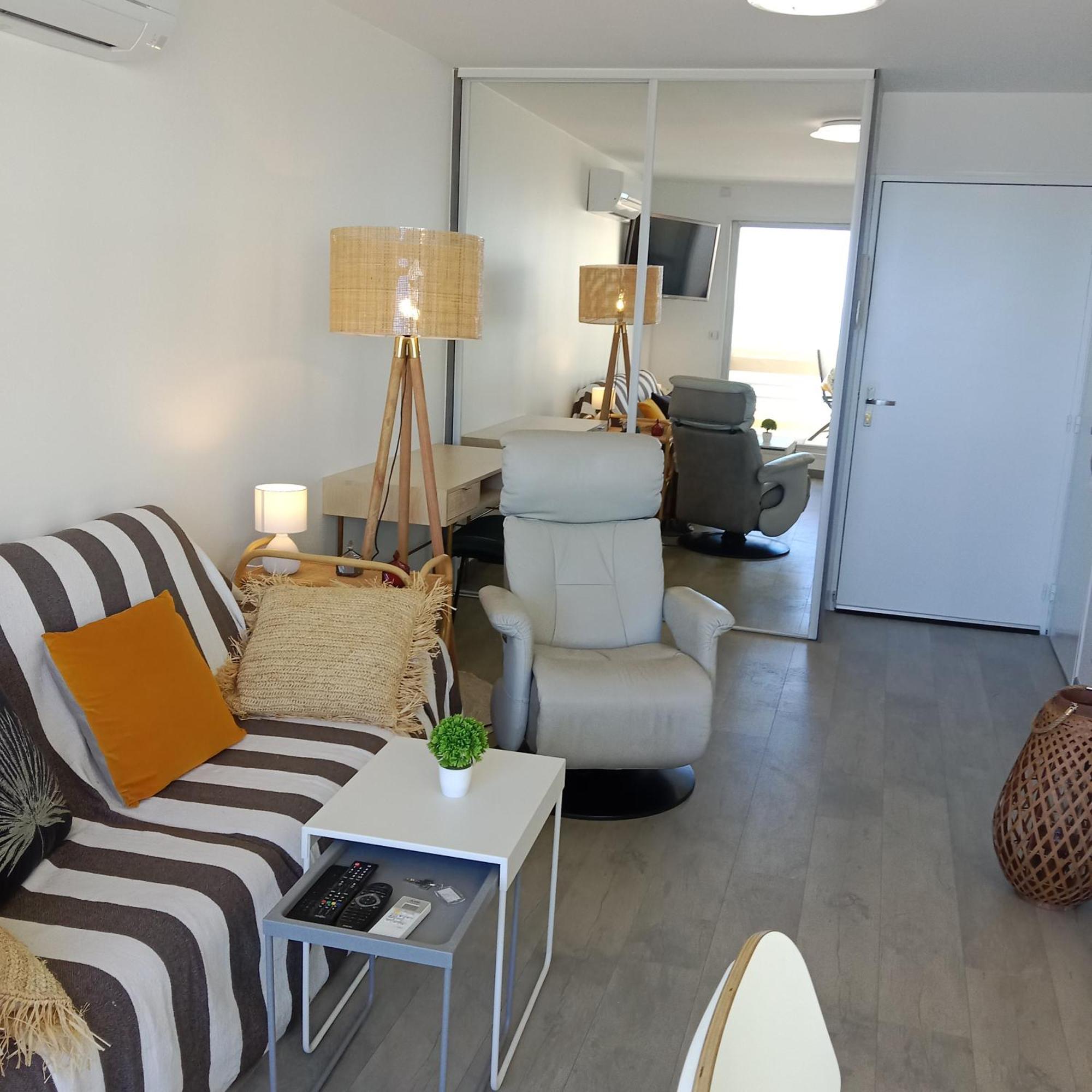 Apartment Superbe T2 Parking Wifi Climatise Face Et Piscine - 4 Etoiles Canet-en-Roussillon